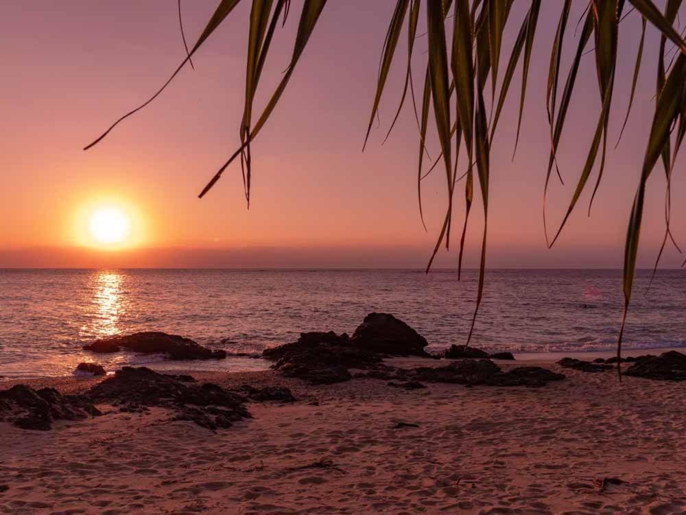 Beach Resort Hotel Kalakaua Онна Экстерьер фото